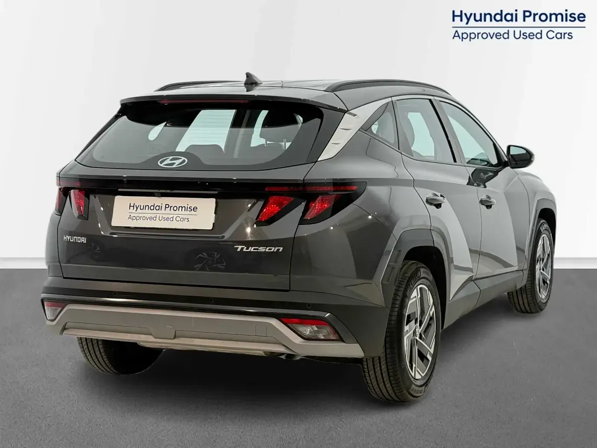 Usado Hyundai Tucson 160 CV (117 kW) 2025 Gris / plata SUV