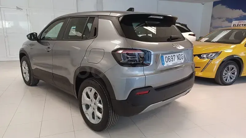 Nuevo Jeep Avenger Altitude 100 CV (73 kW) 2025 Gris / plata SUV