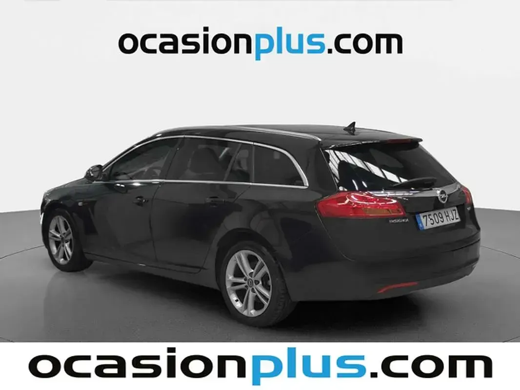 Usado Opel Insignia Sport 160 CV (117 kW) 2012 Negro Familiar