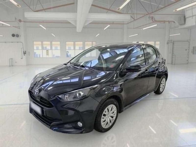 Usado Toyota Yaris Hybrid Business Edition 116 CV (85 kW) 2021 Negro Utilitario