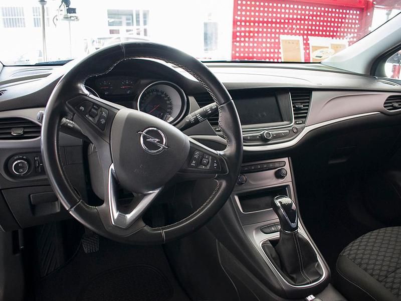 Usado Opel Astra S 105 CV (77 kW) 2019 Blanco Berlina