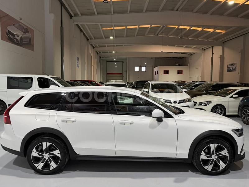 Usado Volvo V60 CC Ultimate 197 CV (144 kW) 2022 Blanco Familiar
