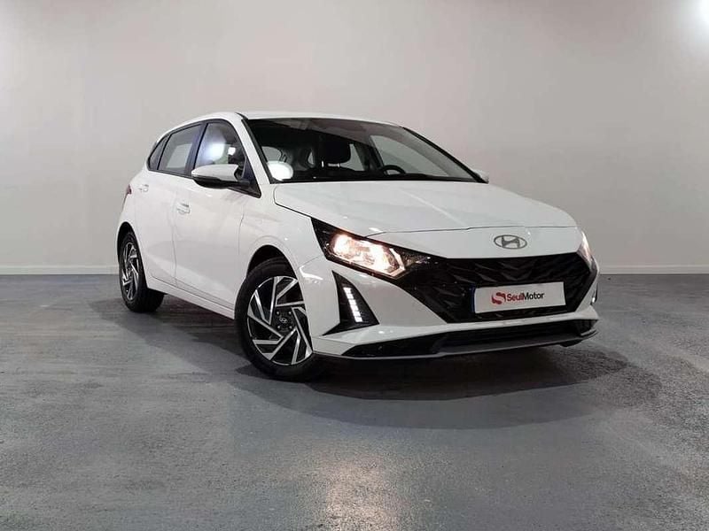 Blanco Usado 2024 Hyundai i20 Utilitario | 17.990 € (Precio justo) - Imagen 1/4