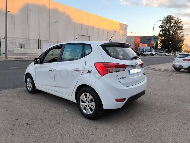 Usado Hyundai ix20 Comfort 77 CV (56 kW) 2011 Blanco Utilitario