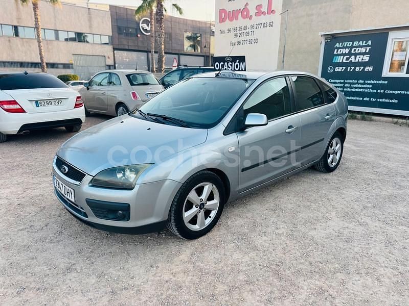 Gris / plata Usado 2006 Ford Focus Ghia Berlina | 3300 € (Precio justo) - Imagen 1/4