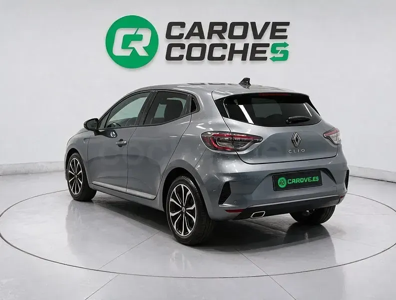 Usado Renault Clio V Techno 90 CV (66 kW) 2024 Gris / plata Berlina