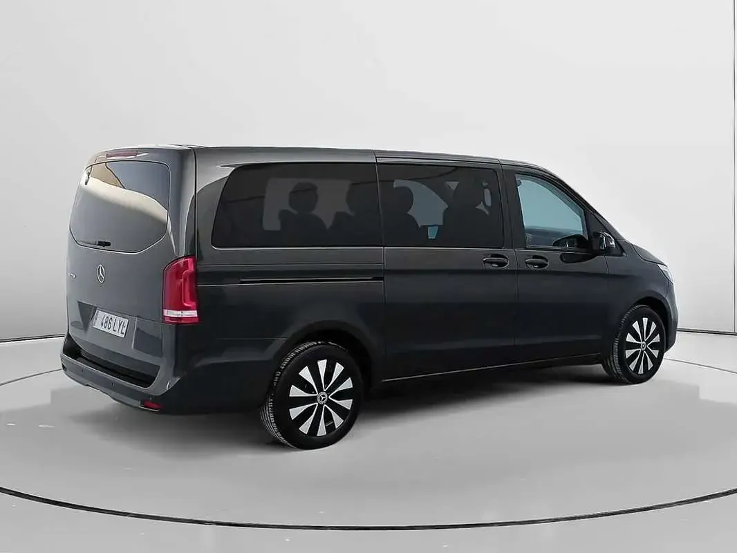 Usado Mercedes V220 Avantgarde 163 CV (119 kW) 2022 Gris Monovolumen