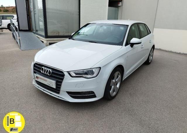 Blanco Usado 2013 Audi A3 Ambiente | 13.900 € (Un poco caro) - Imagen 1/4