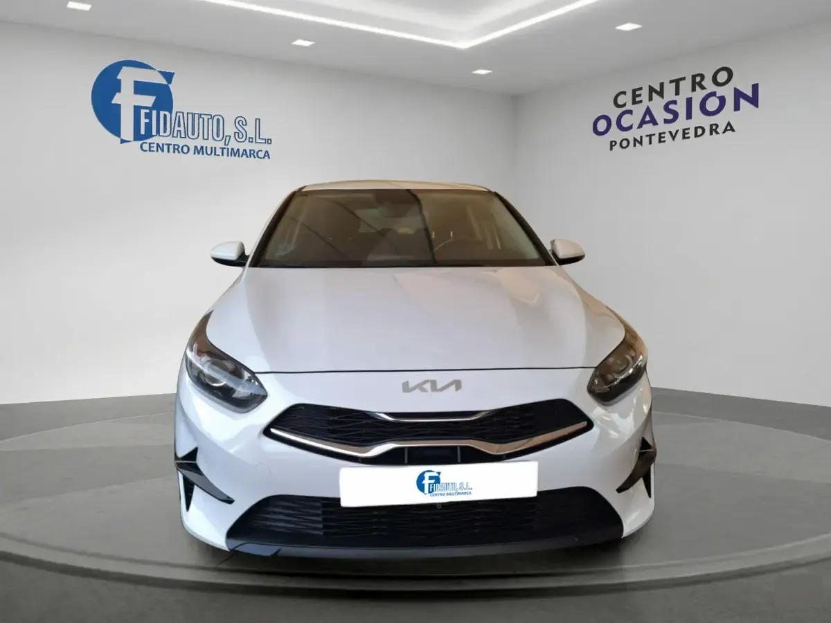 Usado Kia Ceed 120 CV (88 kW) 2023 Blanco Utilitario