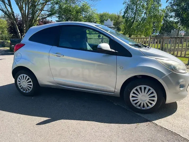 Usado Ford Ka Trend 75 CV (55 kW) 2010 Gris / plata Utilitario