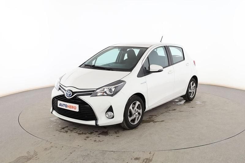Usado Toyota Yaris Hybrid Active 101 CV (74 kW) 2014 Berlina