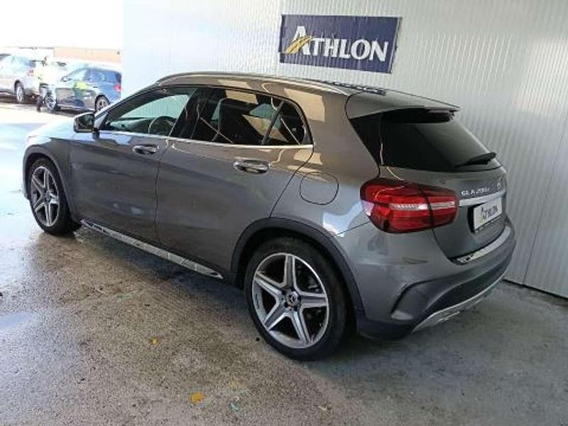 Usado Mercedes GLA200 136 CV (100 kW) 2019 Gris SUV