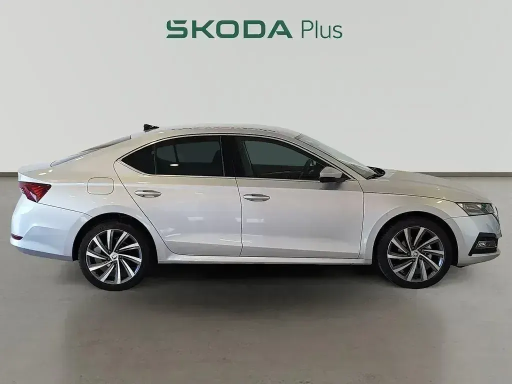 Usado Skoda Octavia Style 150 CV (110 kW) 2020 Gris plata Berlina