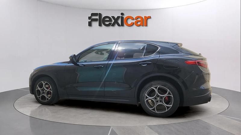 Usado Alfa Romeo Stelvio Sprint 192 CV (141 kW) 2022 Negro SUV