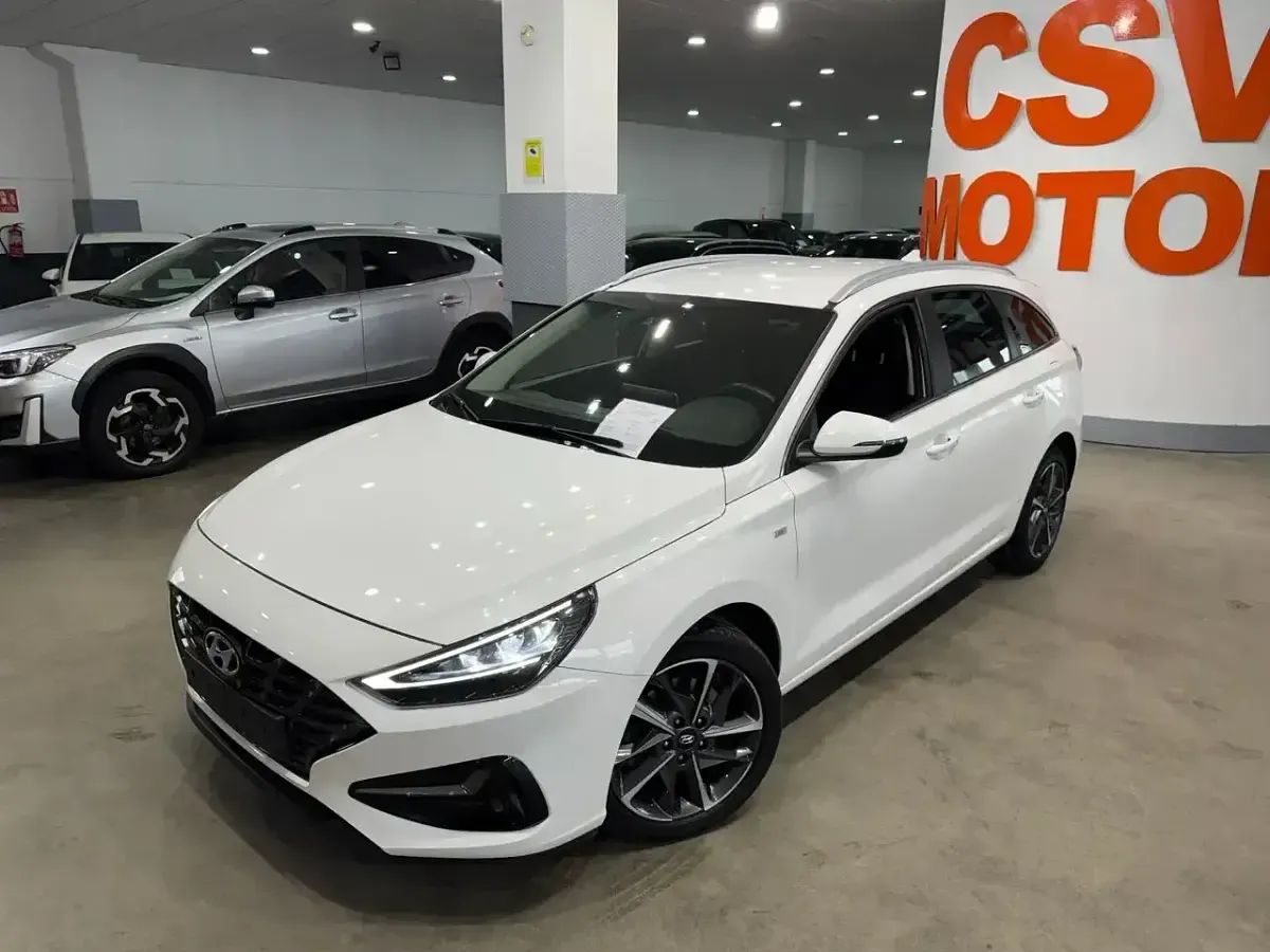 Usado Hyundai i30 Style 120 CV (88 kW) 2024 Blanco Utilitario