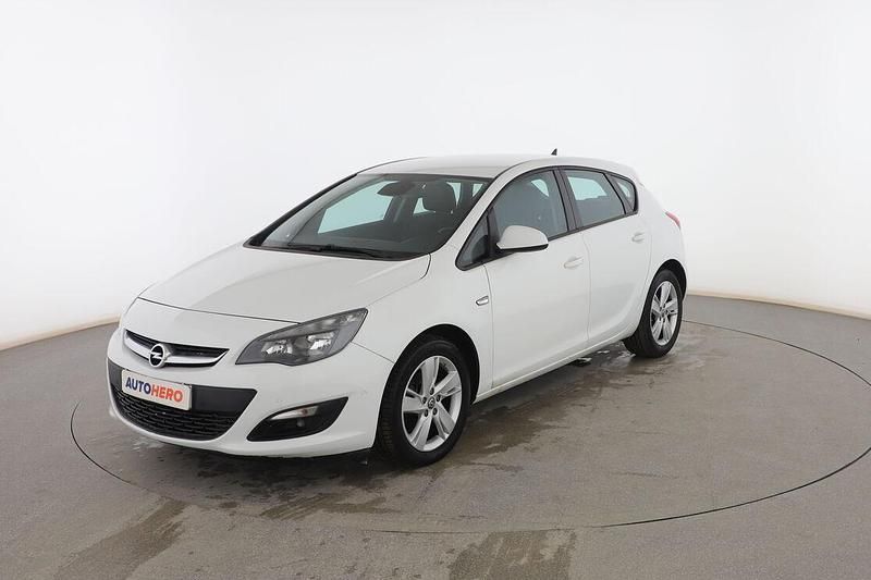 Usado Opel Astra Selective 165 CV (121 kW) 2015 Blanco Berlina