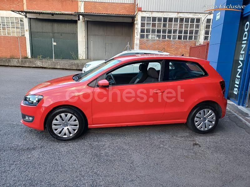 Usado VW Polo Advance 70 CV (51 kW) 2013 Rojo Berlina