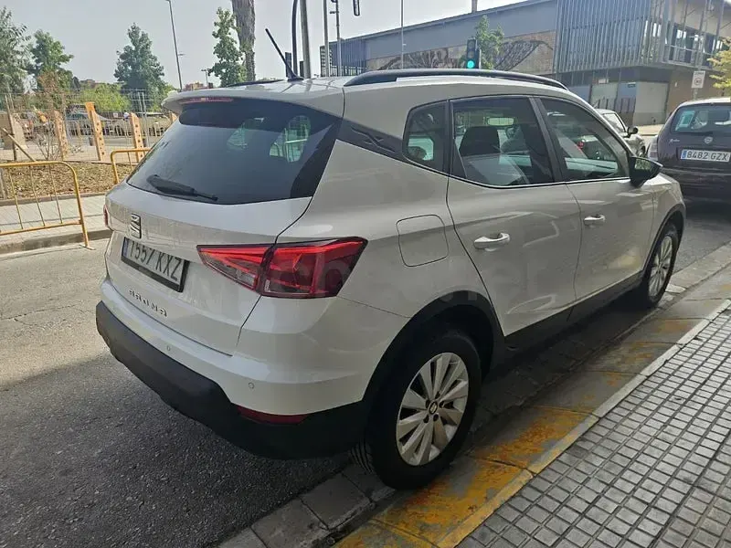 Usado Seat Arona Style 95 CV (69 kW) 2019 Blanco SUV