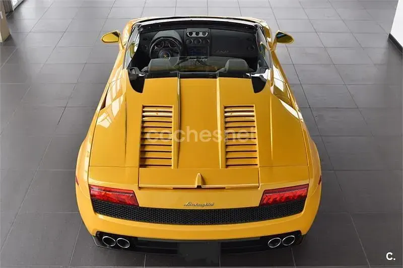 Usado Lamborghini Gallardo 560 CV (411 kW) 2012 Amarillo Descapotable