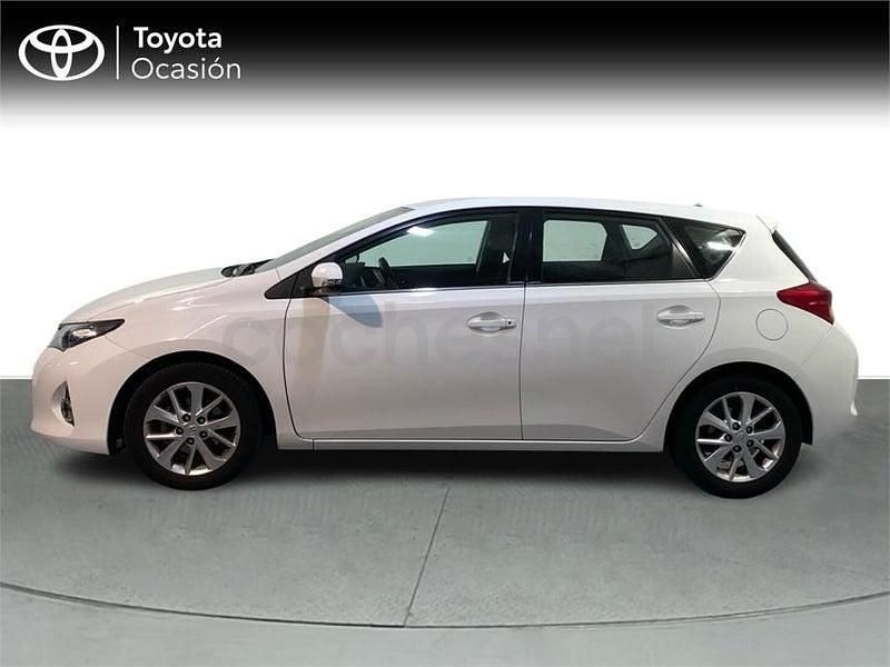 Usado Toyota Auris Active 90 CV (66 kW) 2014 Blanco Berlina