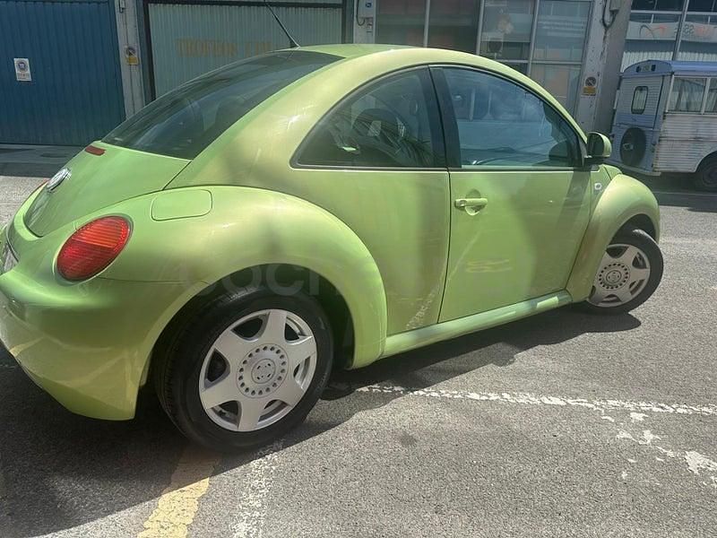 Usado VW New Beetle 115 CV (84 kW) 1999 Verde Utilitario