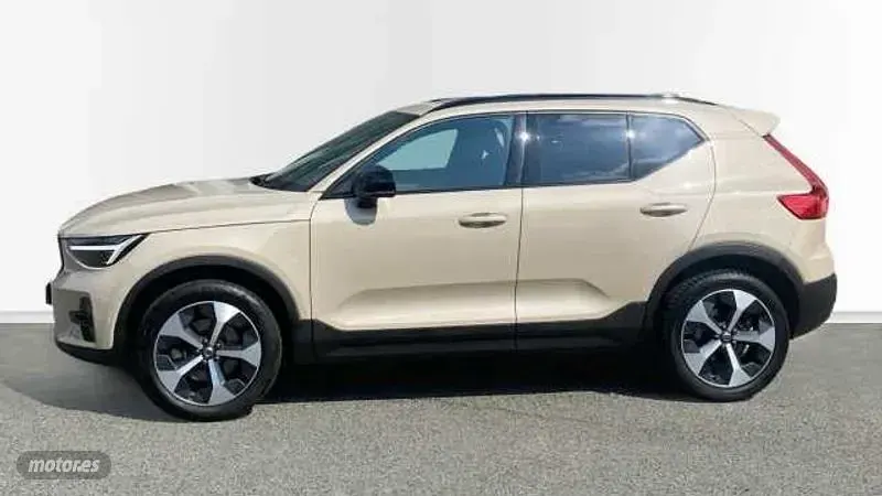 Usado Volvo XC40 Plus 2024 Beige SUV