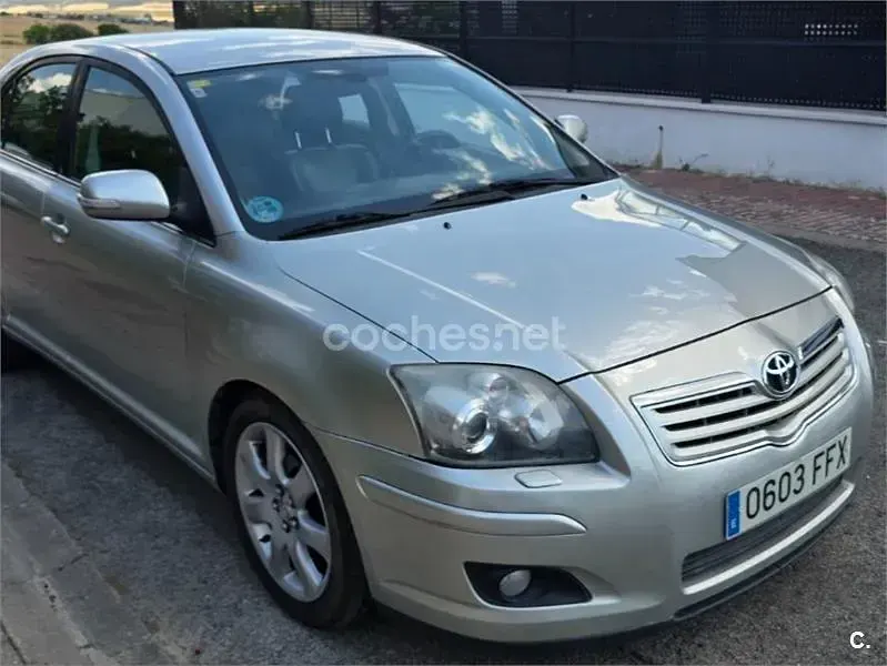 Usado Toyota Avensis Executive 147 CV (108 kW) 2006 Gris / plata Berlina