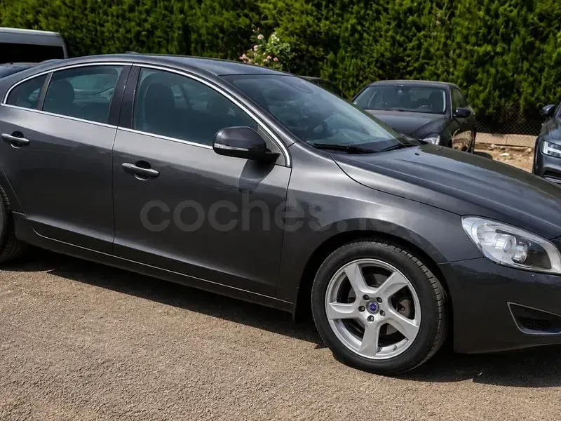 Usado Volvo S60 Momentum 115 CV (84 kW) 2012 Gris / plata Berlina