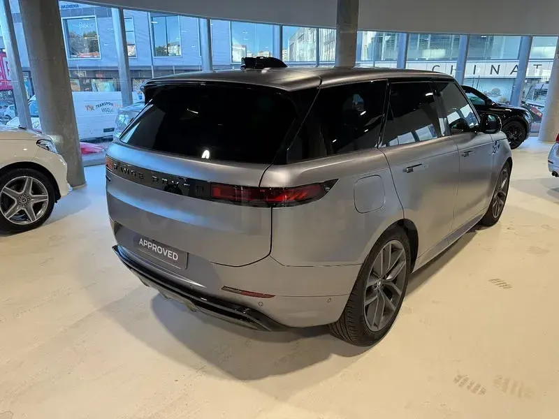 Usado Land Rover Range Rover Sport SE Dynamic 300 CV (220 kW) 2025 Gris / plata SUV