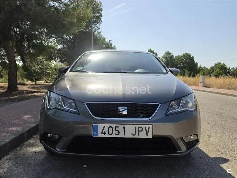 Usado Seat Leon CONNECT 110 CV (80 kW) 2016 Gris / plata Berlina