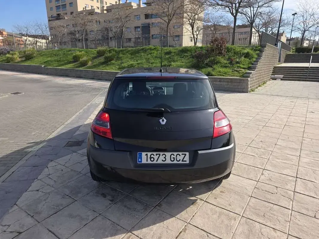 Usado Renault Mégane Dynamique 106 CV (77 kW) 2008 Negro Utilitario