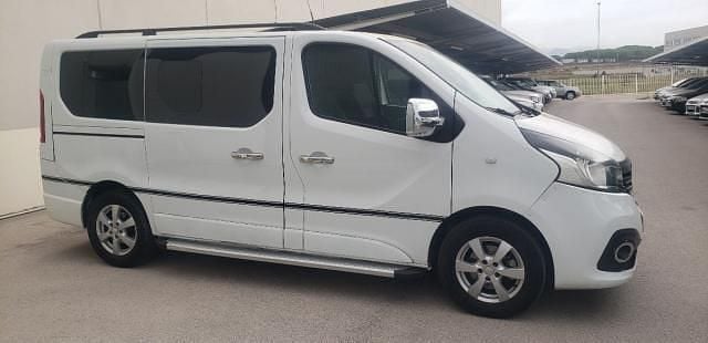 Usado Renault Trafic 125 CV (91 kW) 2016 Blanco Monovolumen