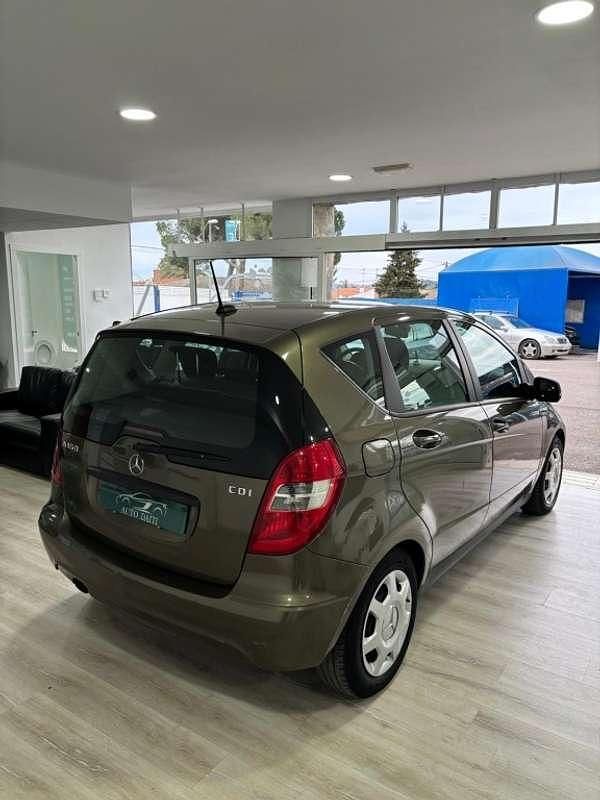 Usado Mercedes A160 82 CV (60 kW) 2010 Beige Utilitario