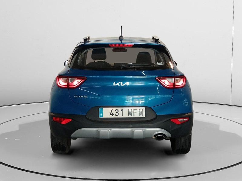 Usado Kia Stonic 84 CV (61 kW) 2022 Azul SUV