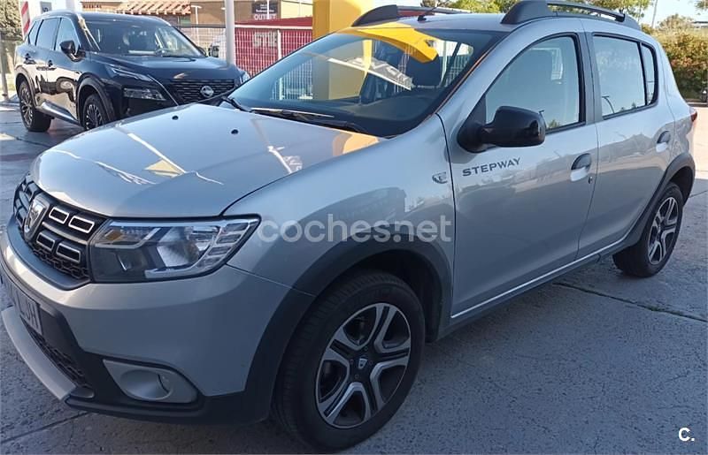 Usado Dacia Sandero 100 CV (73 kW) 2020 Gris / plata Berlina