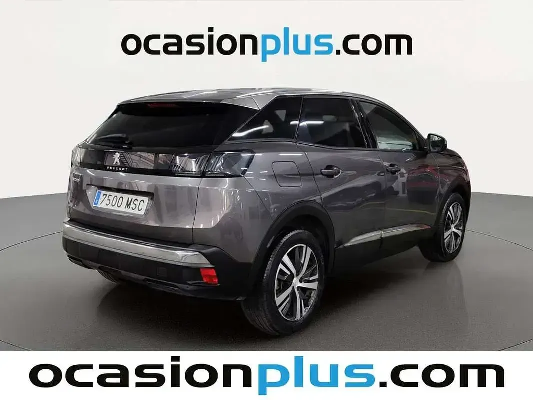 Usado Peugeot 3008 Allure 136 CV (100 kW) 2024 Gris SUV