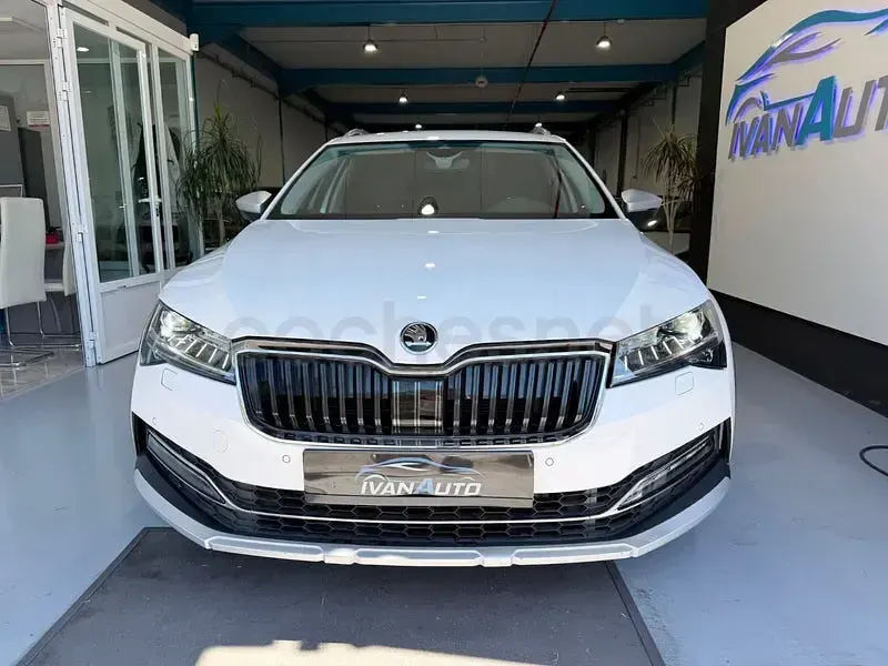 Usado Skoda Superb Scout 4x4 272 CV (200 kW) 2020 Blanco Familiar