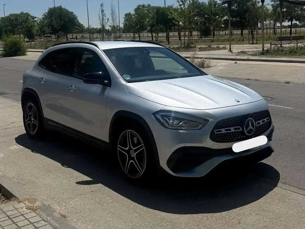 Usado Mercedes GLA200 150 CV (110 kW) 2023 Gris SUV