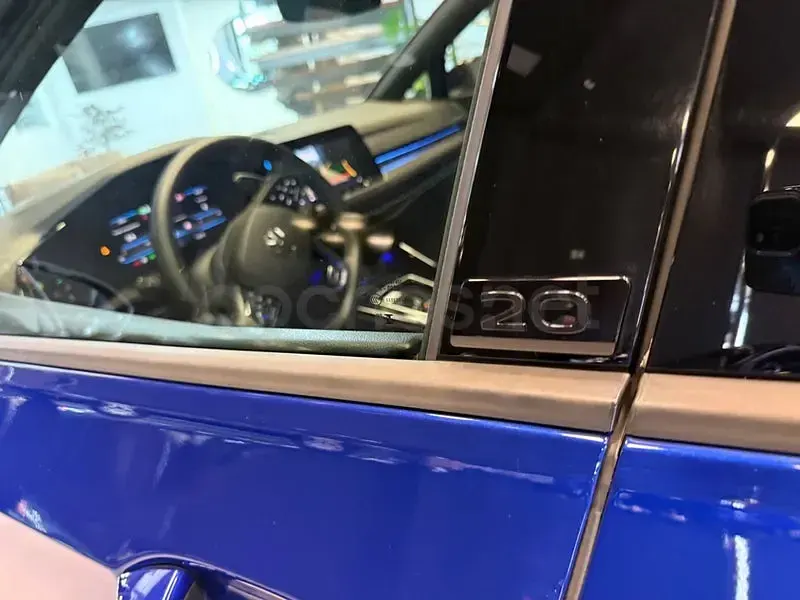 Usado VW Golf VIII R 333 CV (244 kW) 2024 Azul Berlina