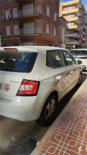 Usado Skoda Fabia Active 95 CV (69 kW) 2018 Blanco Berlina