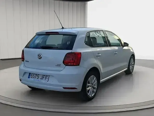 Używany VW Polo Advance 75 KM (55 kW) 2015 Biały Sedan/Limuzyna