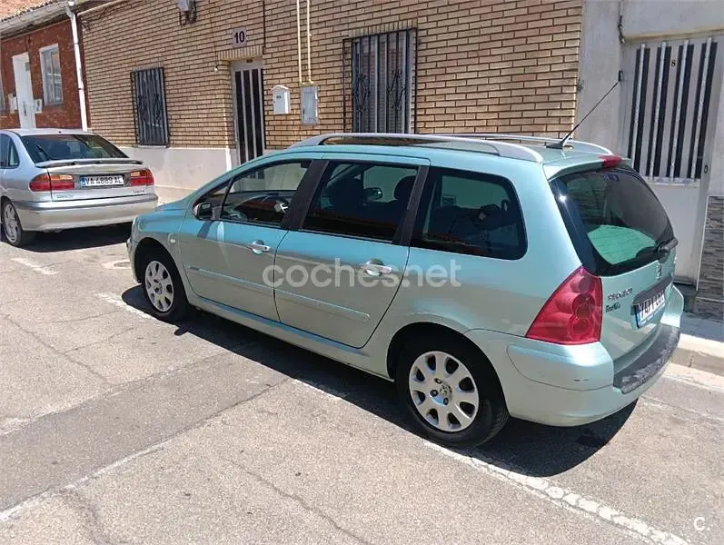 Usado Peugeot 307 90 CV (66 kW) 2004 Gris / plata Familiar