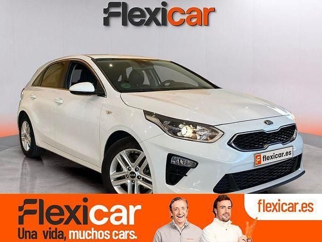 Blanco Usado 2021 Kia Ceed Berlina | 16.490 € (Un poco caro) - Imagen 1/4