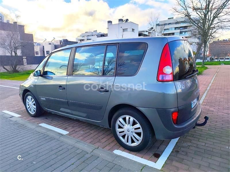 Usado Renault Espace Authentique 120 CV (88 kW) 2005 Gris / plata Monovolumen