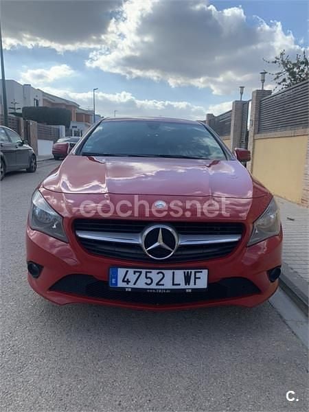 Rojo Usado 2016 Mercedes CLA200 Shooting Brake Familiar | 10.500 € (Super precio) - Imagen 1/4