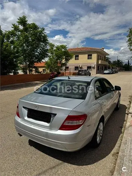 Usado Mercedes C220 Avantgarde 122 CV (89 kW) 2007 Gris / plata Familiar