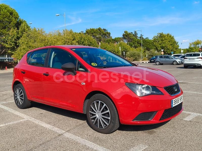 Usado Seat Ibiza Reference 90 CV (66 kW) 2013 Rojo Berlina