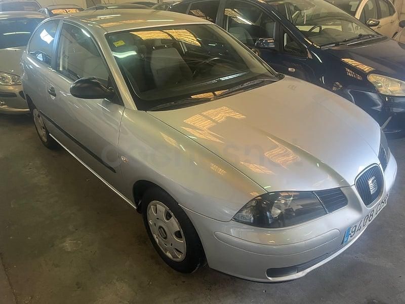 Usado Seat Ibiza Stella 100 CV (73 kW) 2004 Gris / plata Utilitario