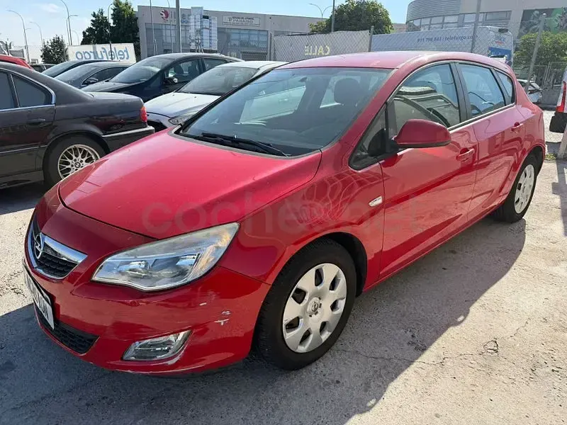 Usado Opel Astra Enjoy 95 CV (69 kW) 2011 Rojo Berlina