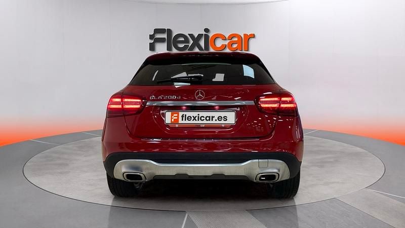 Usado Mercedes GLA200 136 CV (100 kW) 2018 Rojo SUV